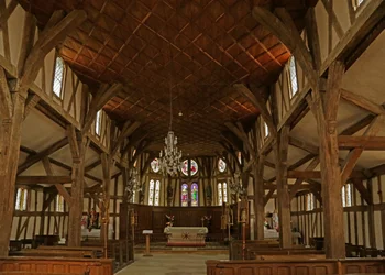 Vista Interior de la iglesia de madera